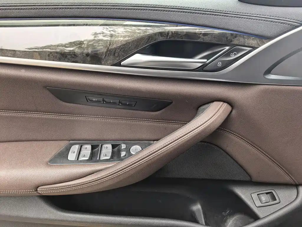 BMW 5 Series 2019 525Li M Sport Package
