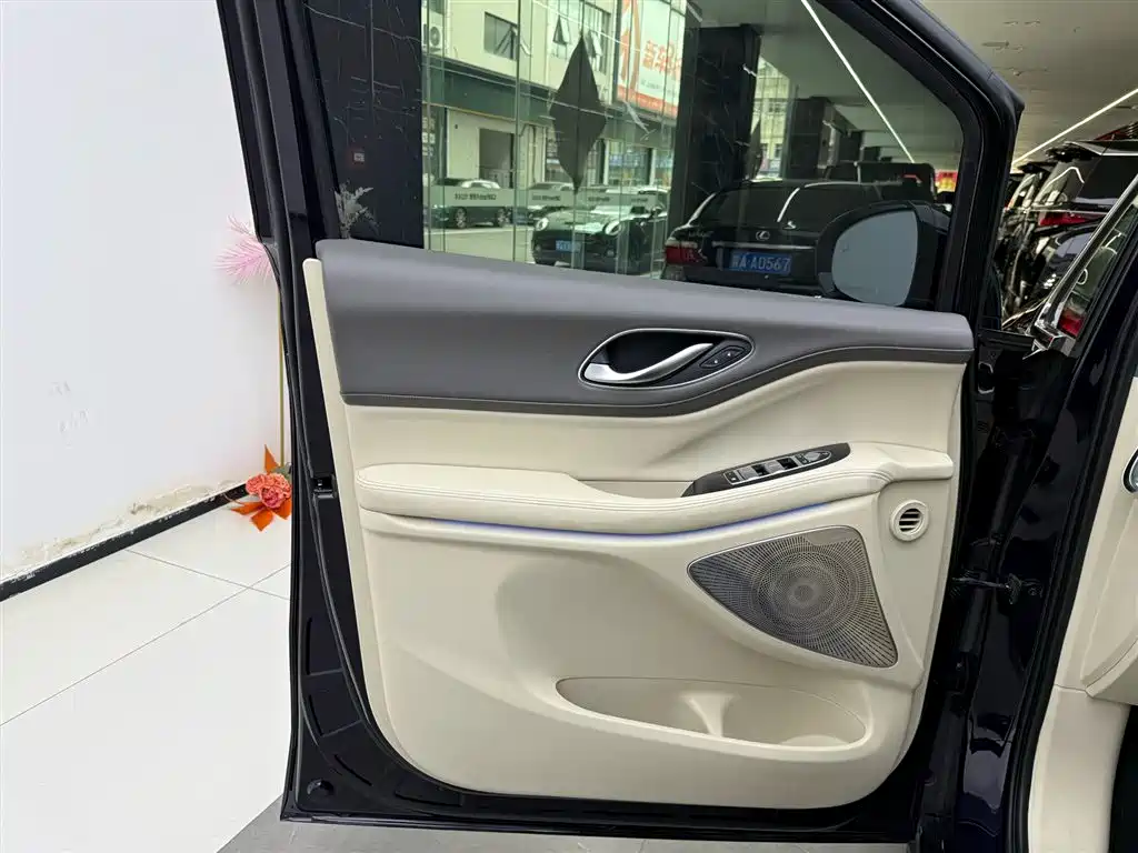 Voyah Dreamer 2024 PHEV Ultra Long Range Flagship Edition