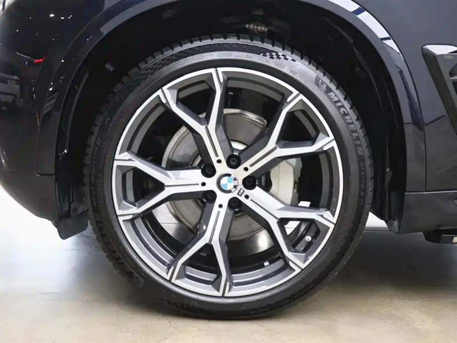 BMW X5 2025 xDrive30Li M Sport Night Edition
