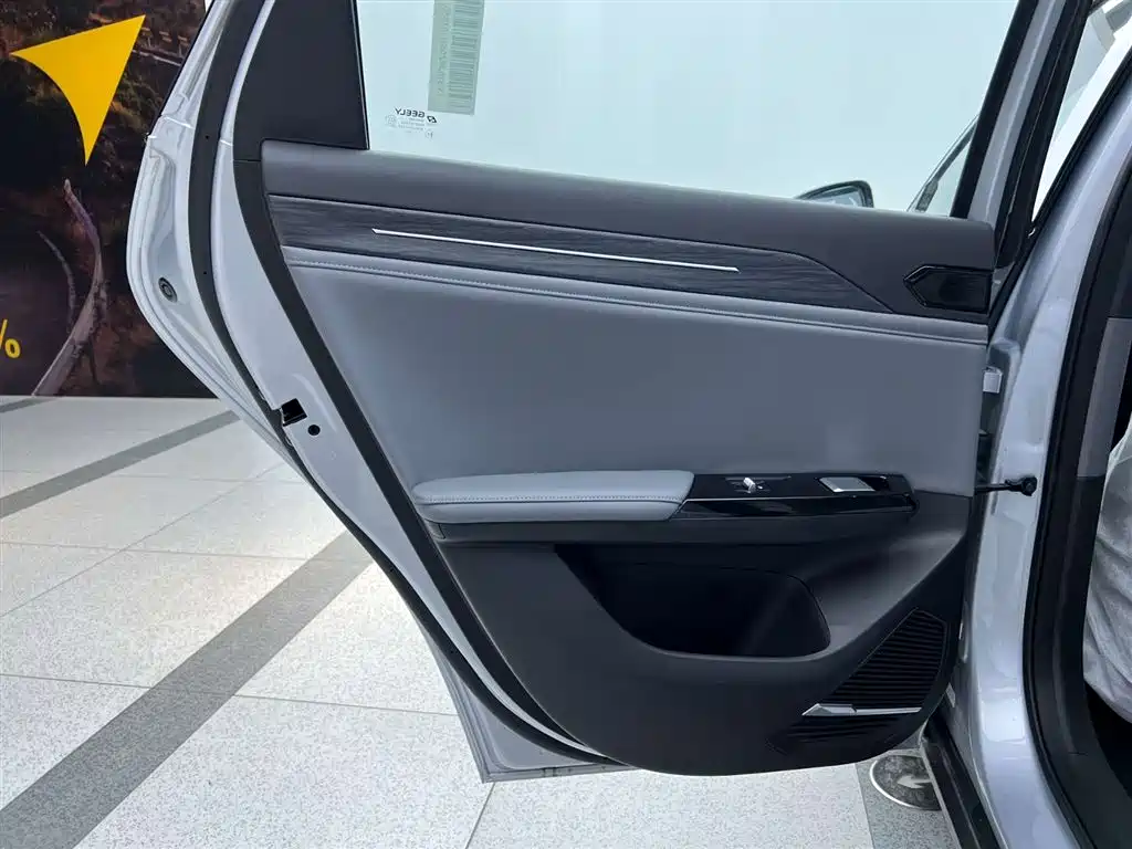 Geely Galaxy L6 2025 EM-i 140 km Explorer+