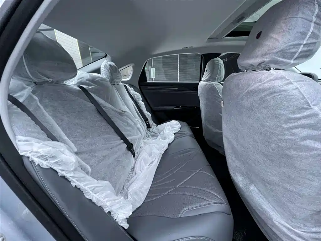 Geely Galaxy L6 2025 EM-i 140 km Explorer+