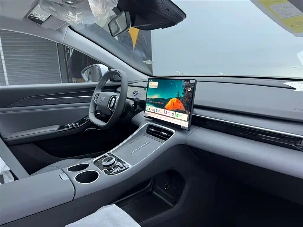Geely Galaxy L6 2025 EM-i 140 km Explorer+