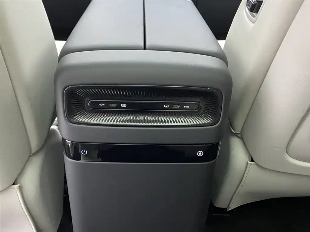 Voyah Dreamer 2025 PHEV AWD Flagship Kunpeng Edition