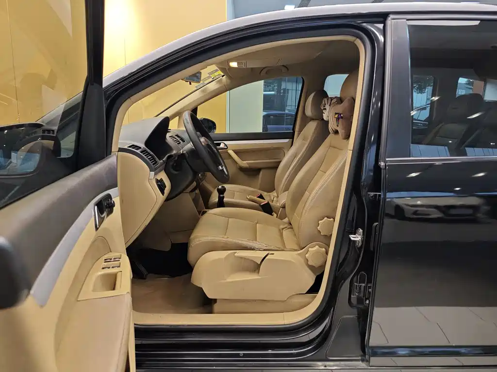 Volkswagen Touran 2011 1.4T Manual Zhishang Edition 5-seater
