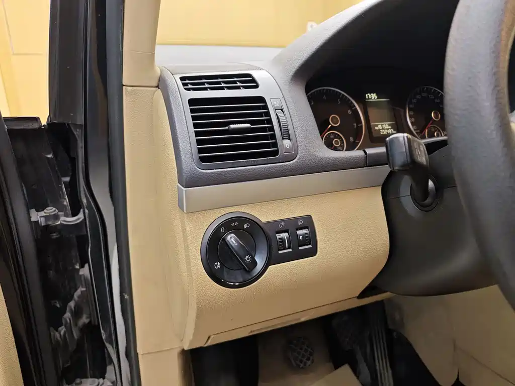 Volkswagen Touran 2011 1.4T Manual Zhishang Edition 5-seater