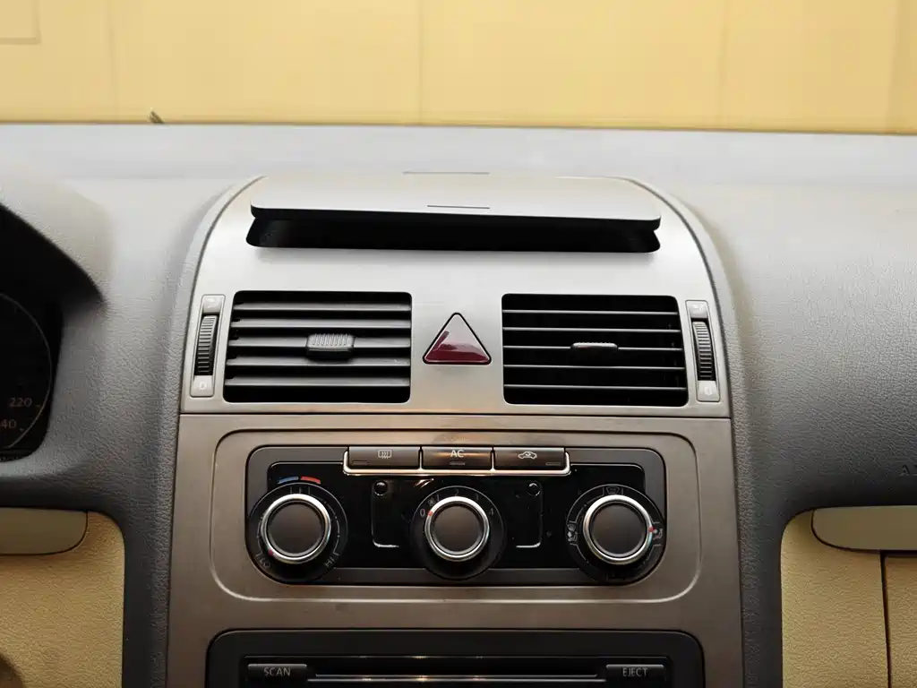 Volkswagen Touran 2011 1.4T Manual Zhishang Edition 5-seater