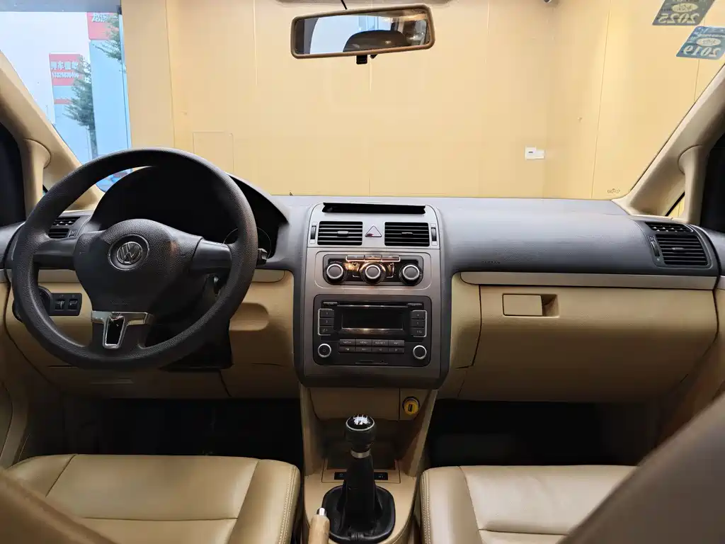 Volkswagen Touran 2011 1.4T Manual Zhishang Edition 5-seater