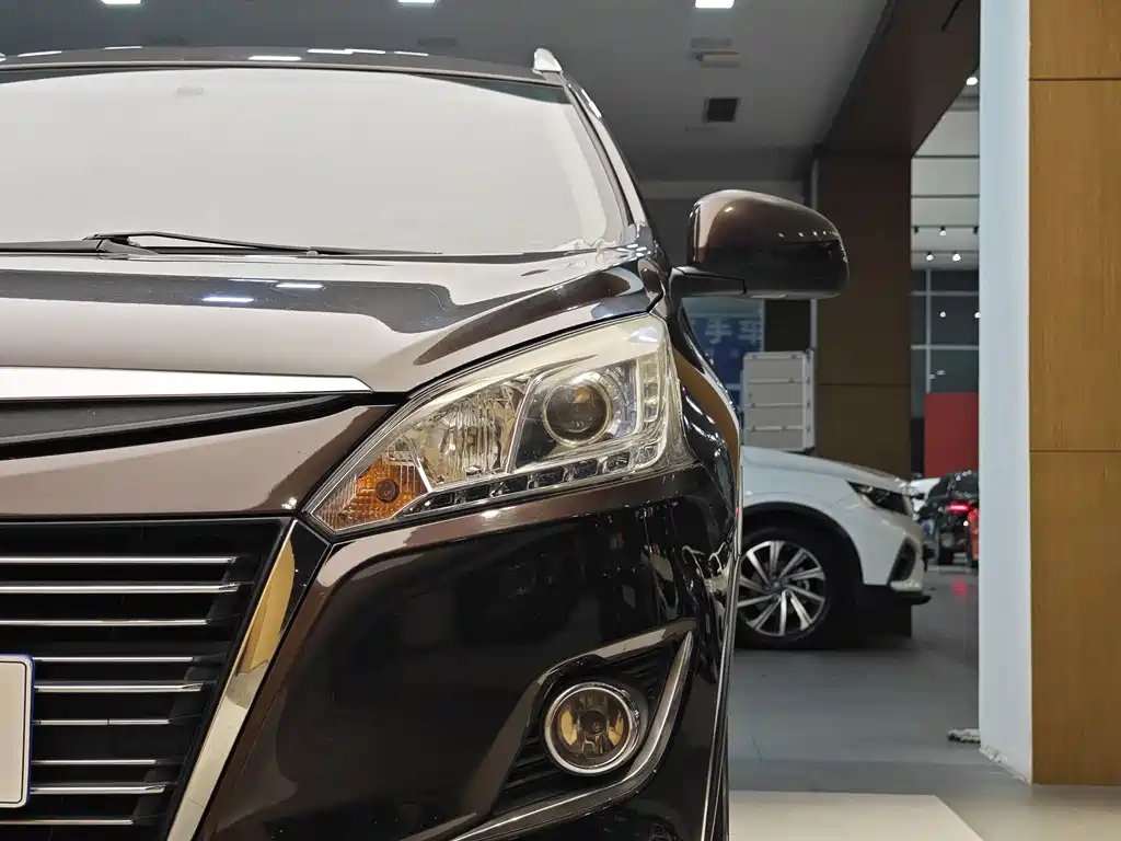Luxgen U6 SUV 2014 1.8T Supreme Edition