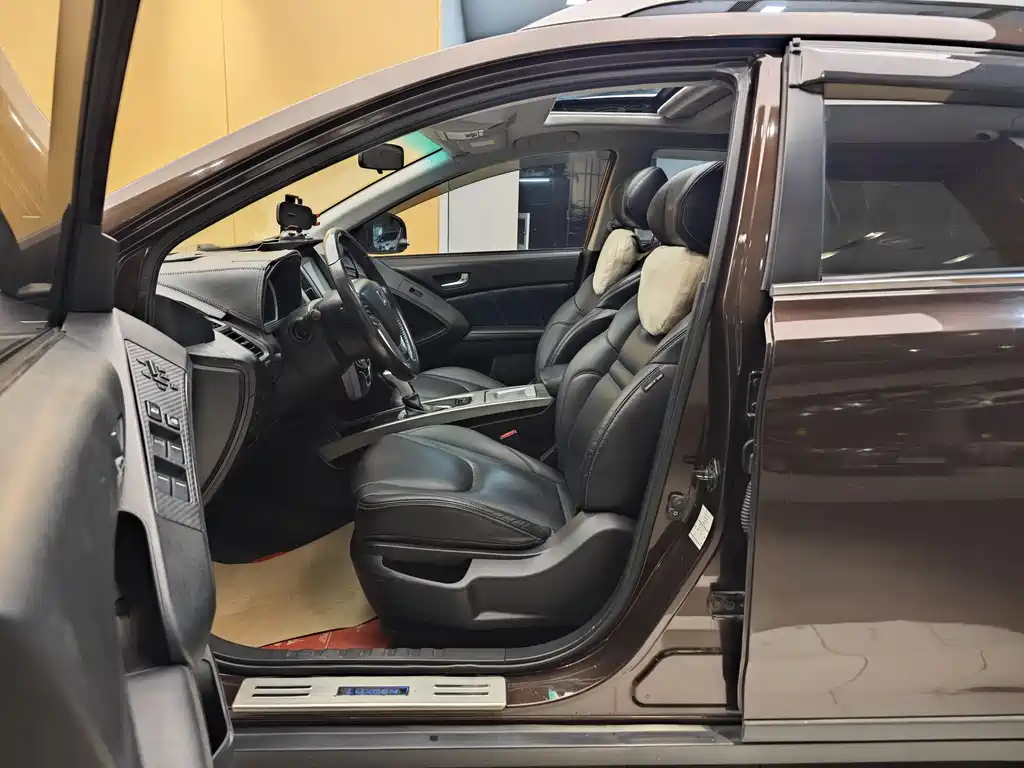 Luxgen U6 SUV 2014 1.8T Supreme Edition
