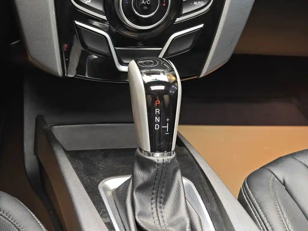 Luxgen U6 SUV 2014 1.8T Supreme Edition