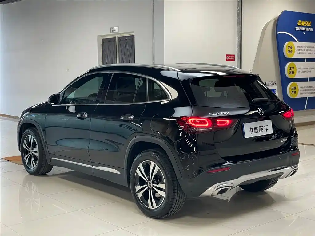 Mercedes-Benz GLA 200 2020
