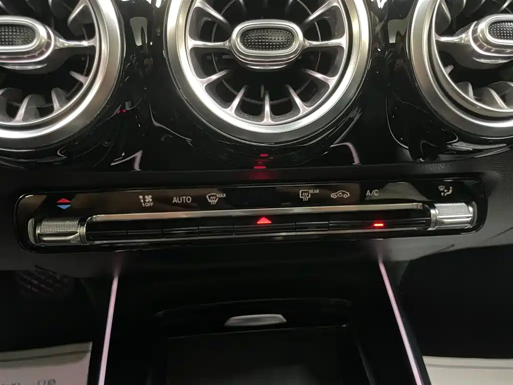 Mercedes-Benz GLA 200 2020