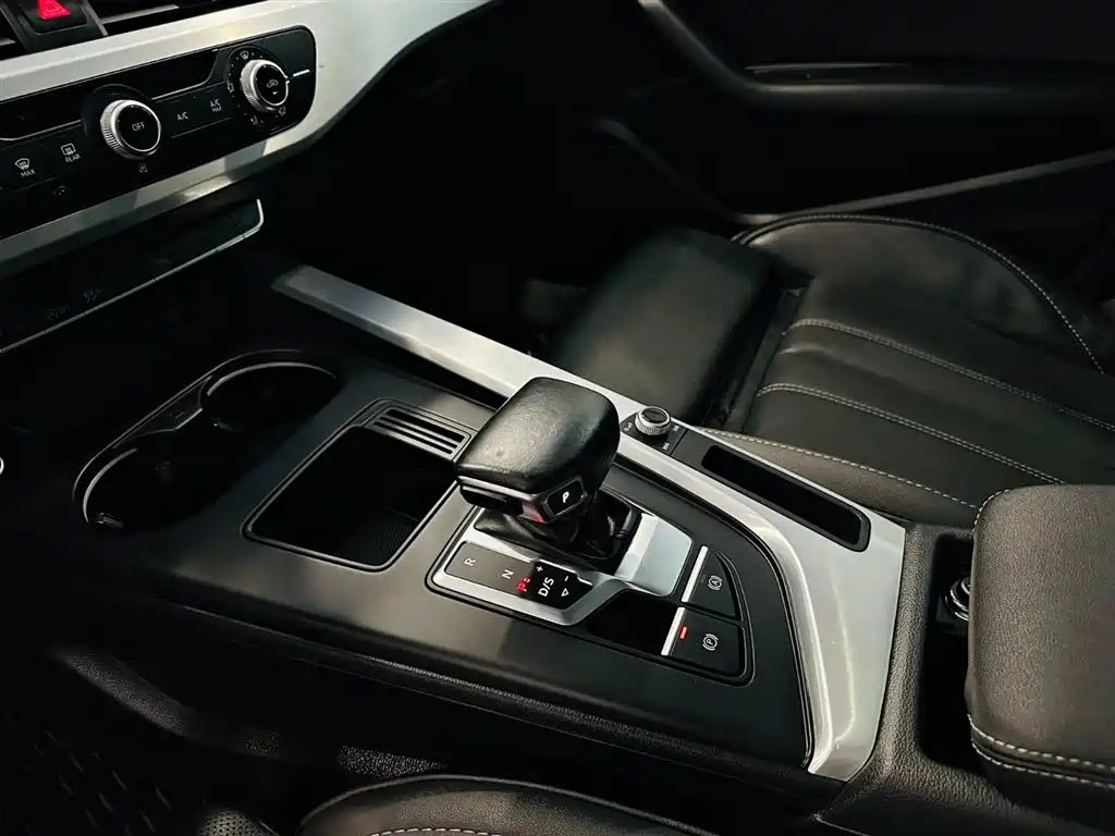 Audi A4L 2022 40 TFSI Fashion Dynamic Edition
