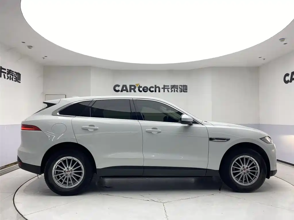 Jaguar F-PACE 2018 2.0T AWD Urban Prestige Edition