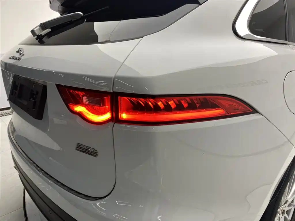 Jaguar F-PACE 2018 2.0T AWD Urban Prestige Edition
