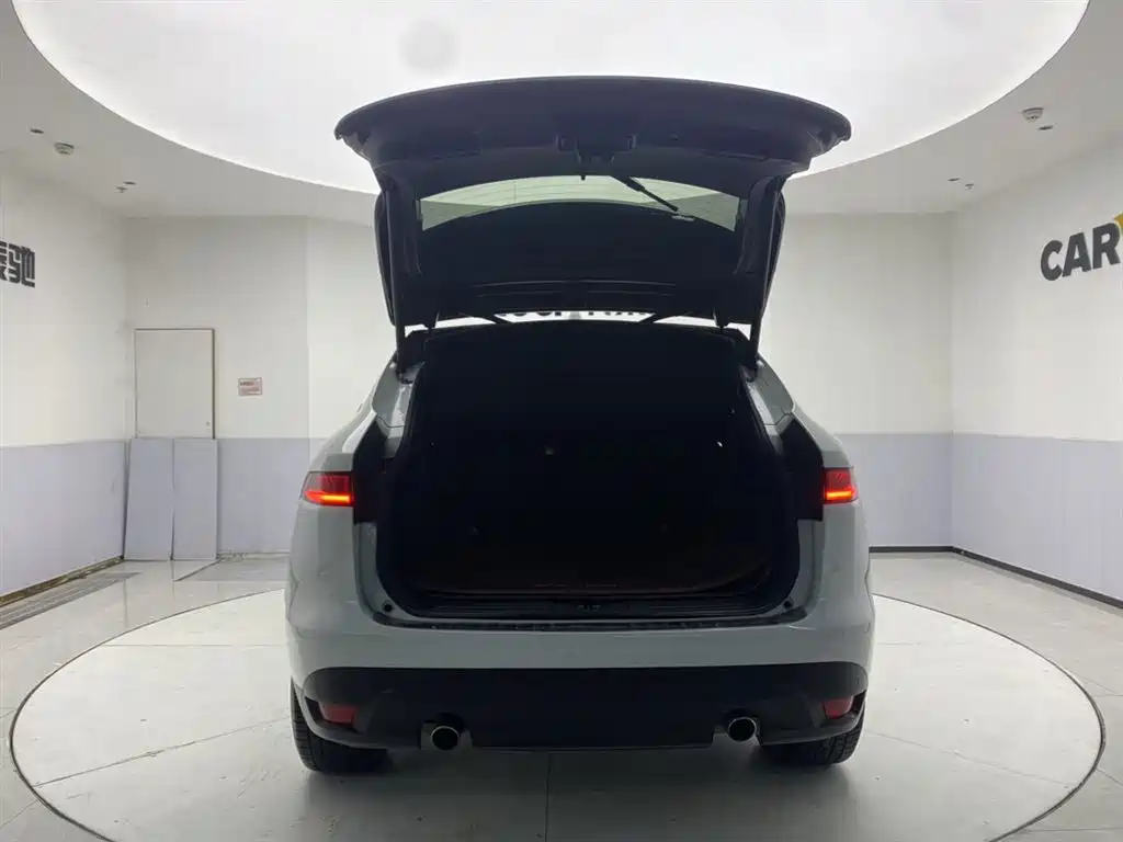 Jaguar F-PACE 2018 2.0T AWD Urban Prestige Edition