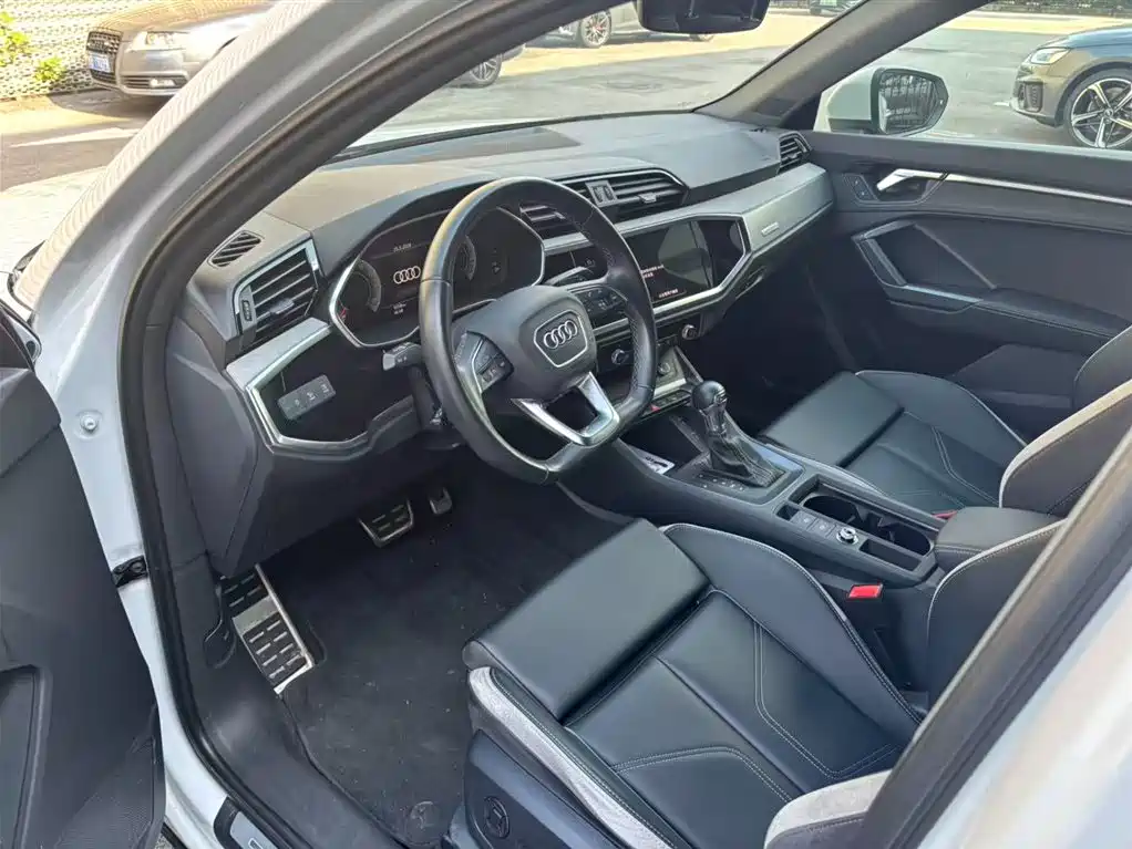 Audi Q3 2024 35 TFSI Fashion Dynamic Edition