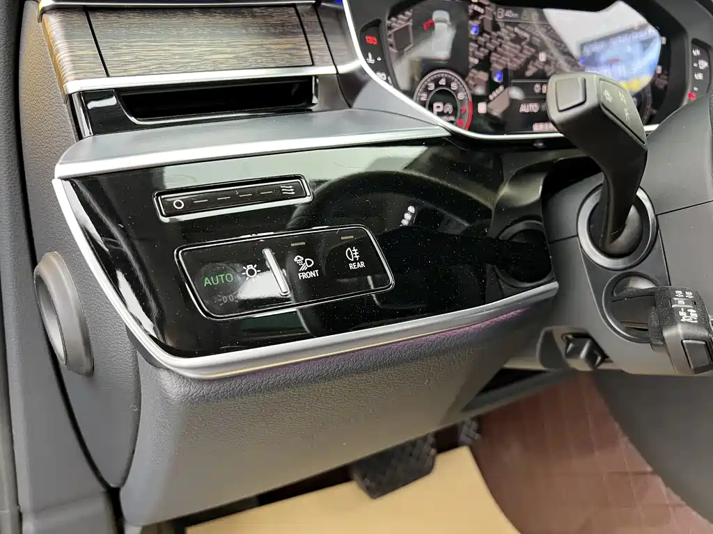 Audi A8L 2024 55 TFSI quattro Flagship