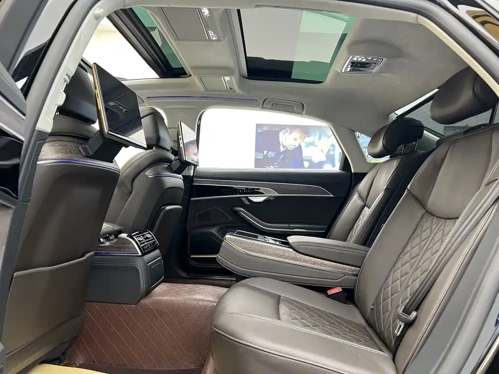 Audi A8L 2024 55 TFSI quattro Flagship