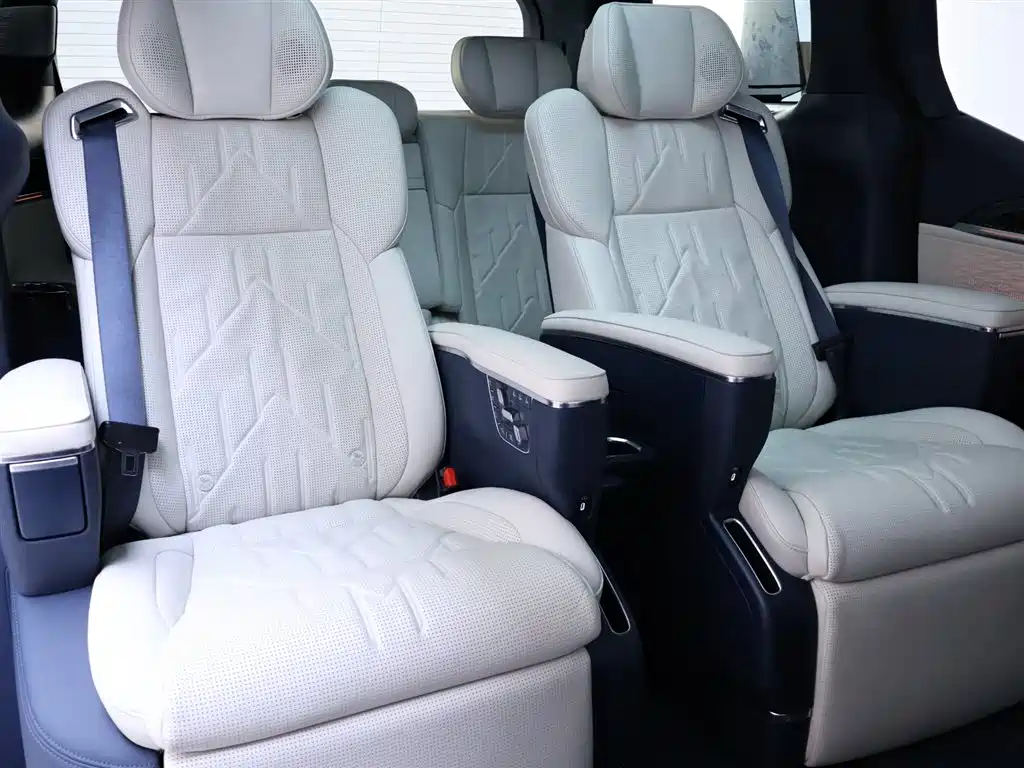 Zeekr 009 2024 7-Seater Aisle Edition AWD 108kWh