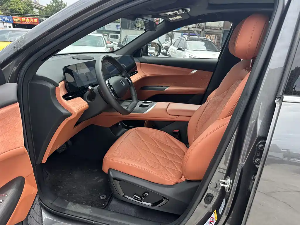 Changan CS75 PLUS 2025 Edition Fourth Generation 1.5T New Blue Whale Smart Flagship Model