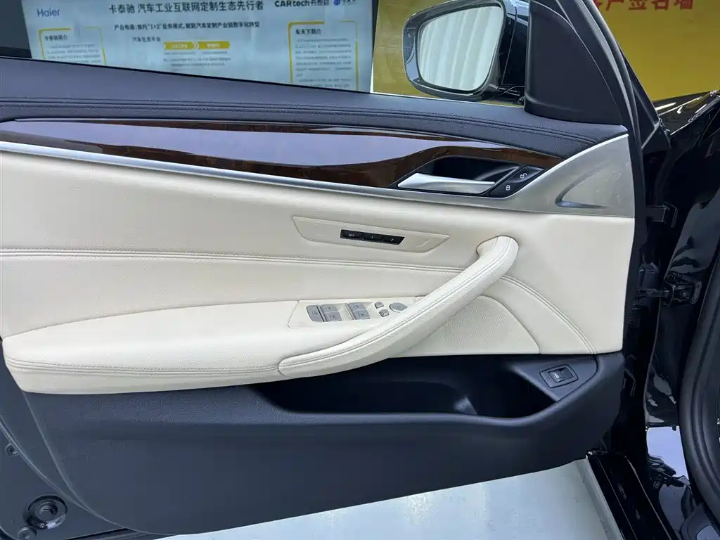 BMW 5 Series 2019 525Li Luxury Package