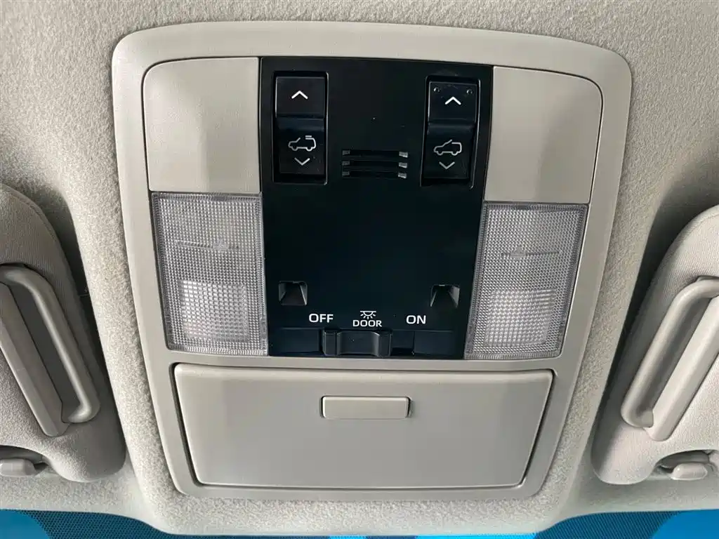 Prado 2019 3.5L Automatic TX-L Premium Edition Rear-Mounted Spare Tire