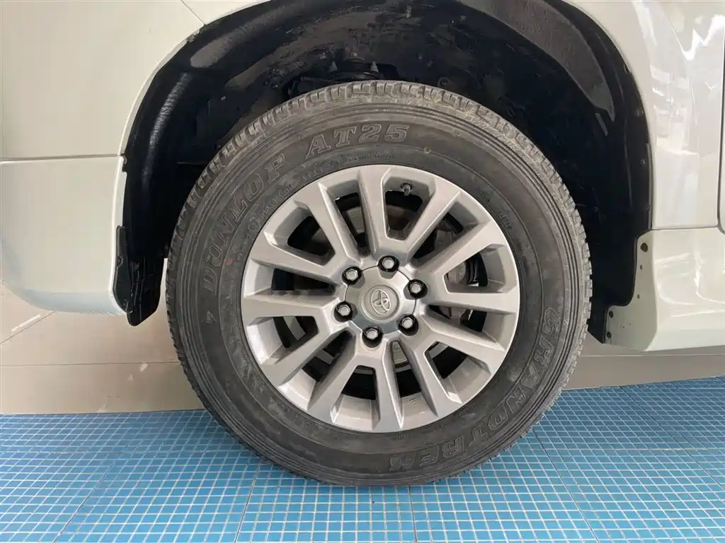 Prado 2019 3.5L Automatic TX-L Premium Edition Rear-Mounted Spare Tire