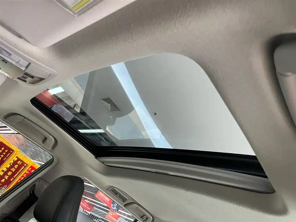 Prado 2019 3.5L Automatic TX-L Premium Edition Rear-Mounted Spare Tire