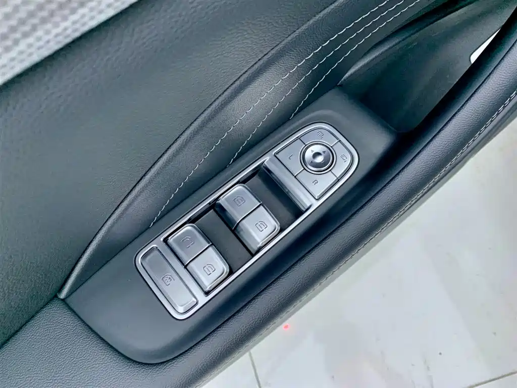 Hongqi H5 2024 1.5T DCT Smart Connect Qiyun Edition