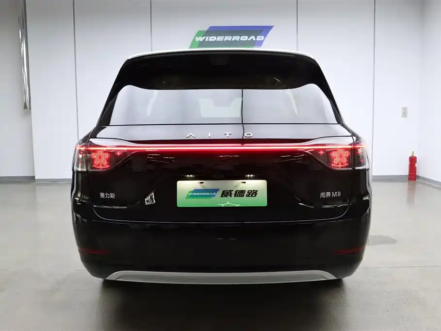 AITO M9 2025 EREV Ultra Edition 52kWh 6-Seater with 192-Line LiDAR