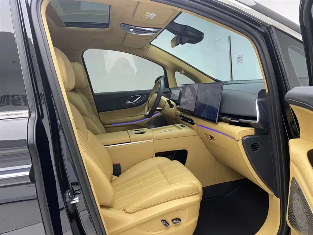 Voyah Dreamer 2025 PHEV AWD Premium Kunpeng Edition