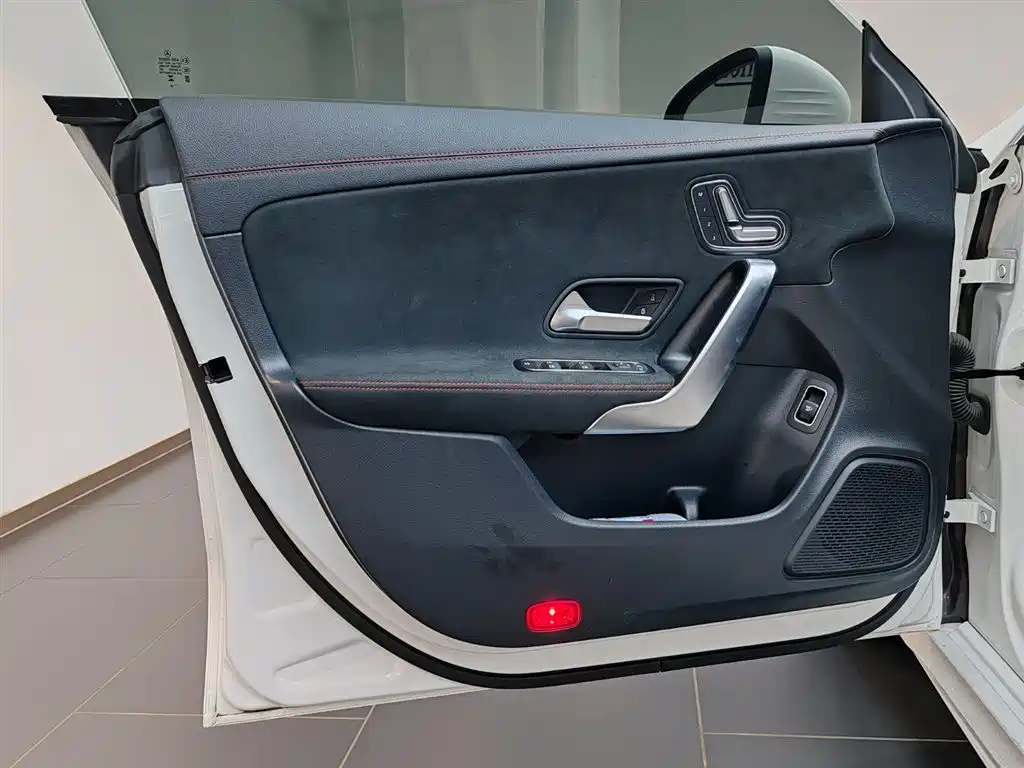 Mercedes-Benz CLA 200 2024 Model
