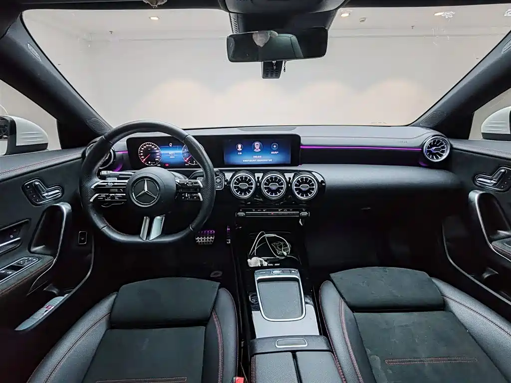 Mercedes-Benz CLA 200 2024 Model