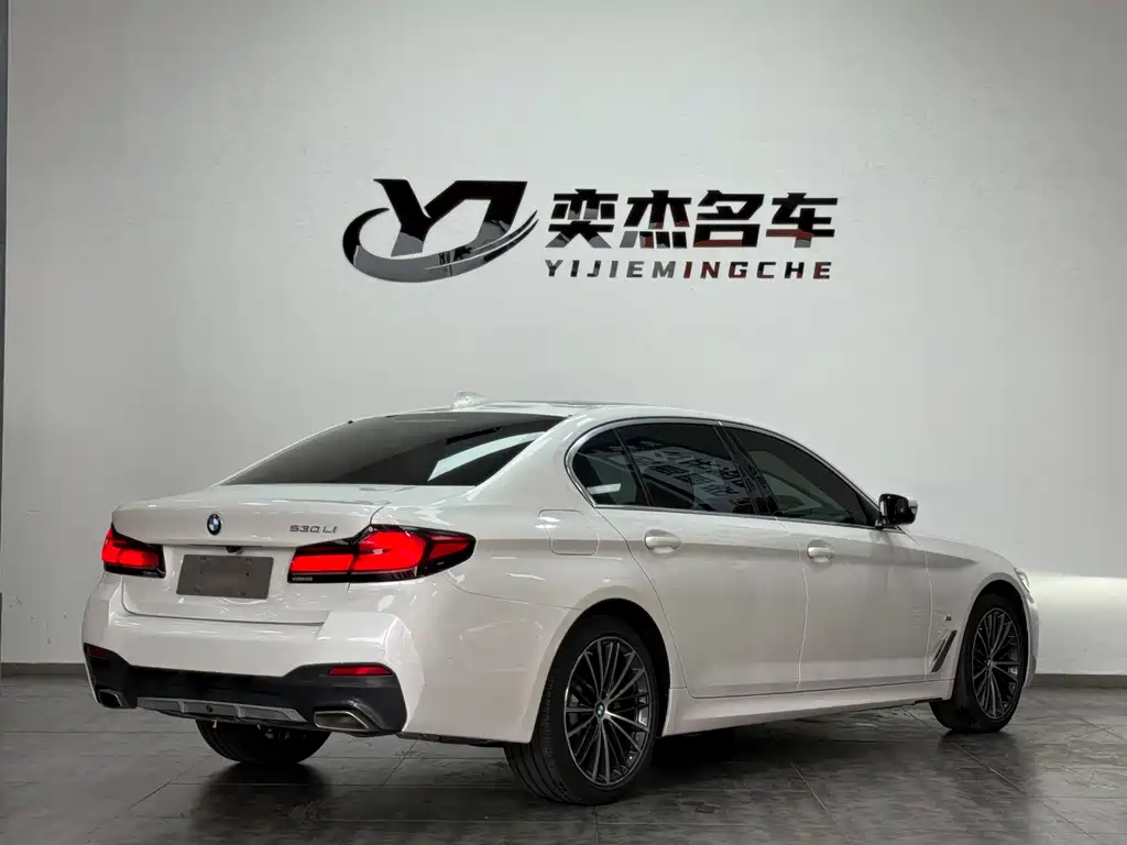 BMW 5 Series 2022 LCI 530Li Leading M Sport Package