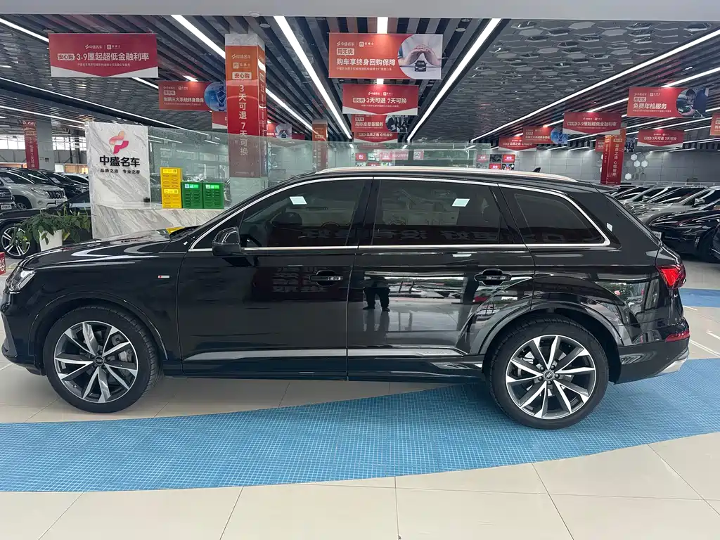 Audi Q7 2023 55 TFSI quattro S line Sport