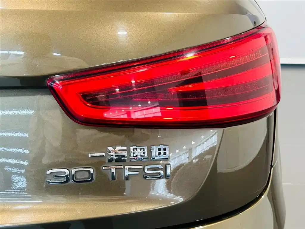 Audi Q3 2015 30 TFSI Comfort