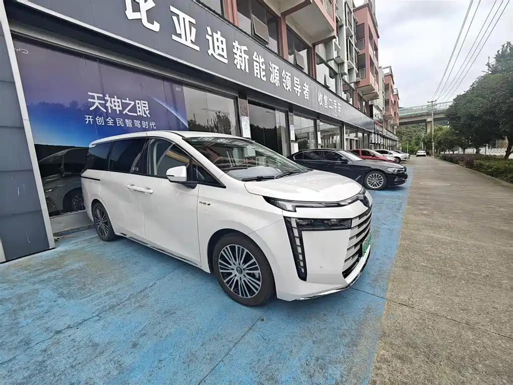 Trumpchi E8 PHEV 2024 150km MAX+