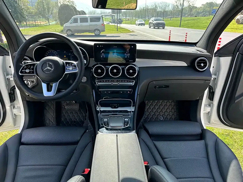 Mercedes-Benz GLC Coupe 2020 GLC 260 4MATIC Coupe SUV