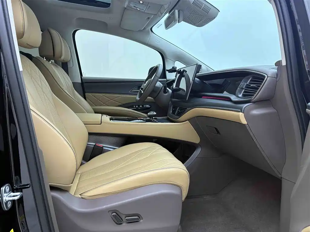 Denza D9 2022 DM-i 970 AWD Flagship