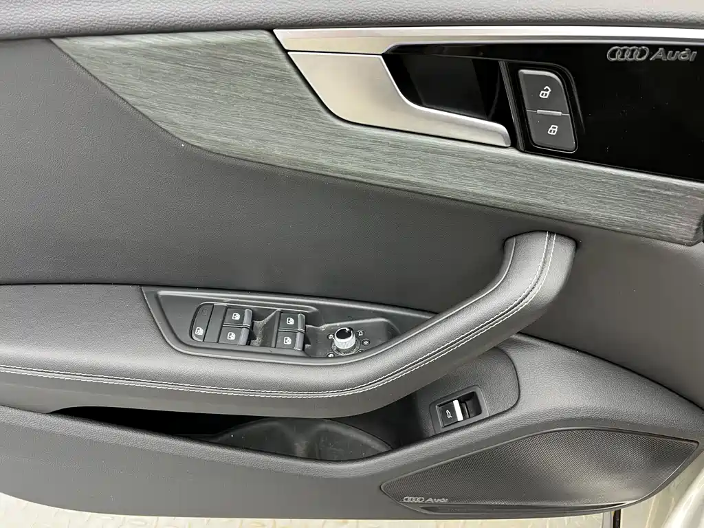 Audi A4L 2023 40 TFSI Luxury Dynamic Edition
