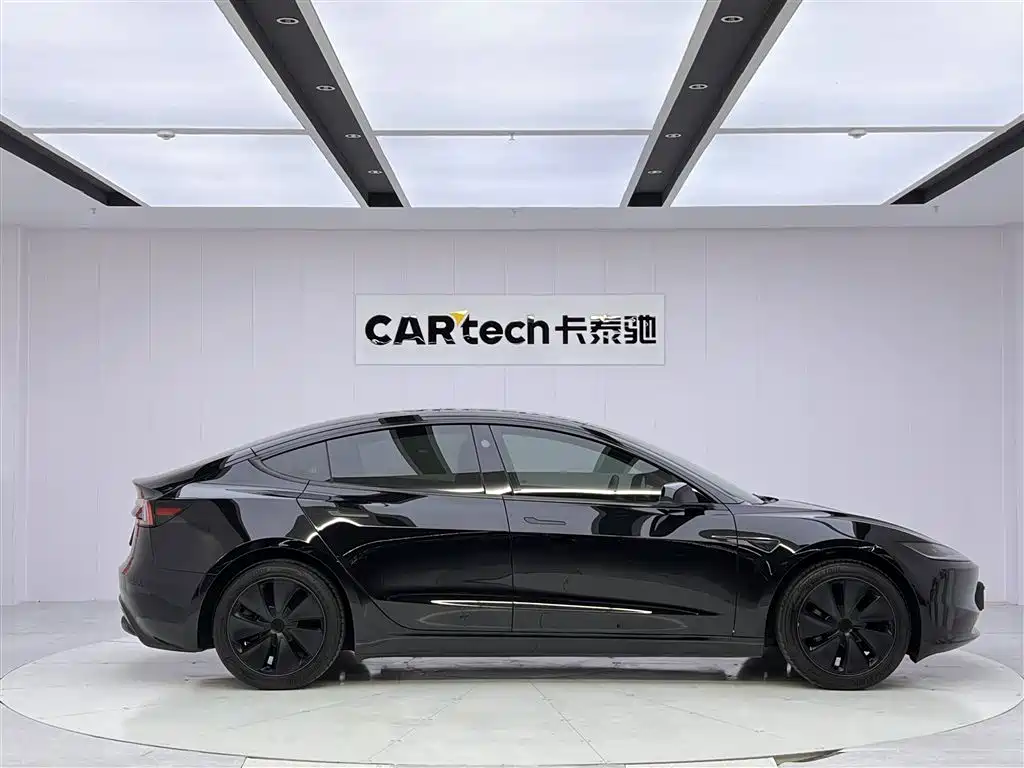 Tesla Model 3 2025 RWD