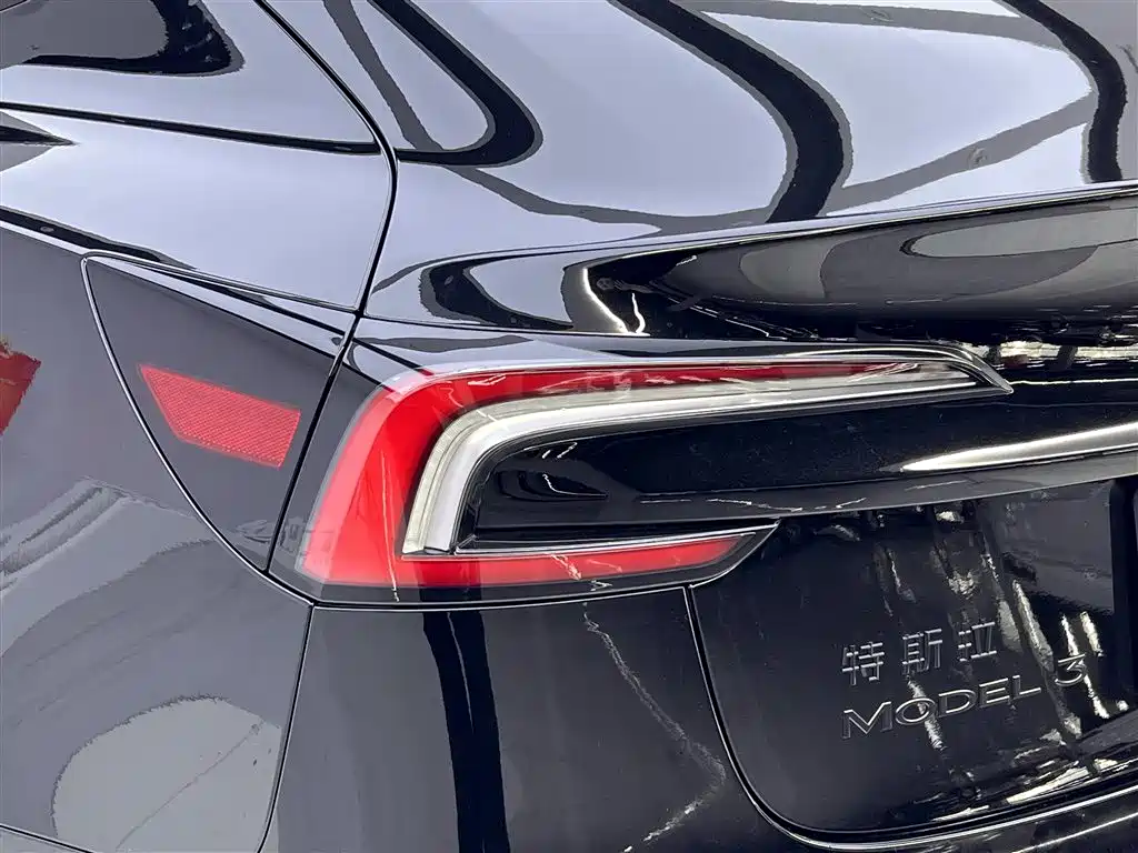 Tesla Model 3 2025 RWD