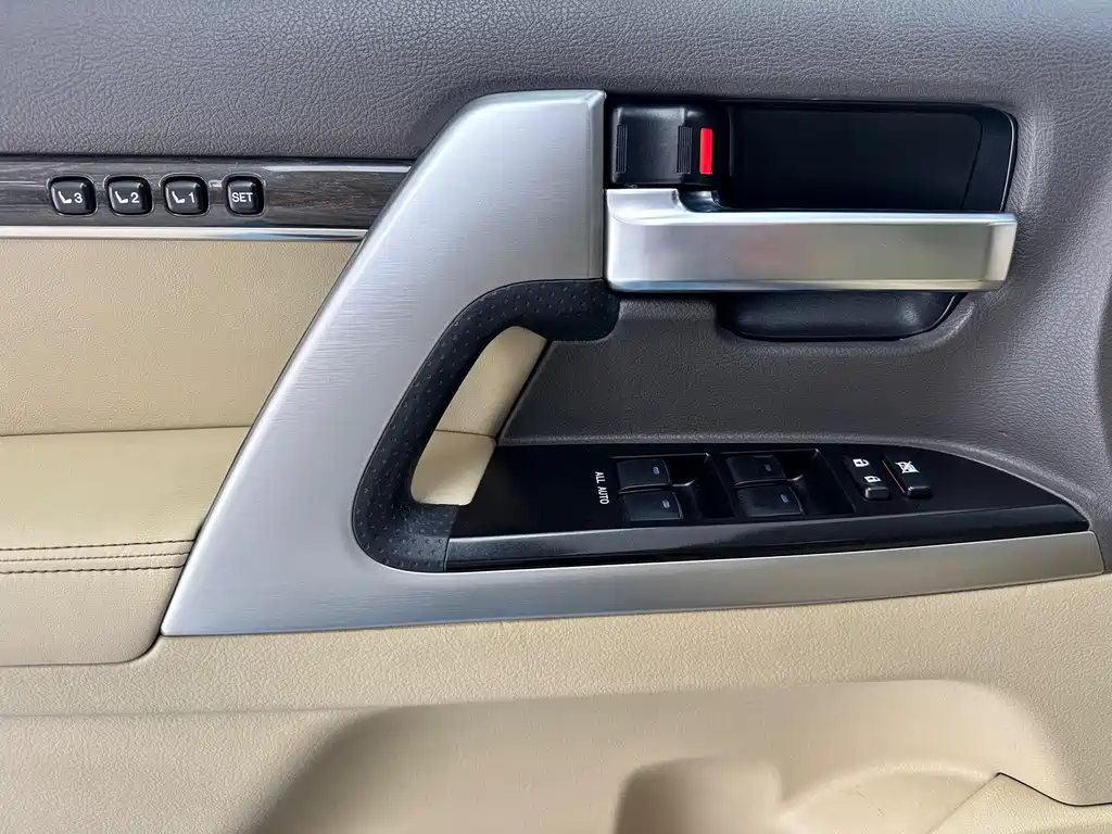 Land Cruiser 2016 4.6L Automatic VX-R