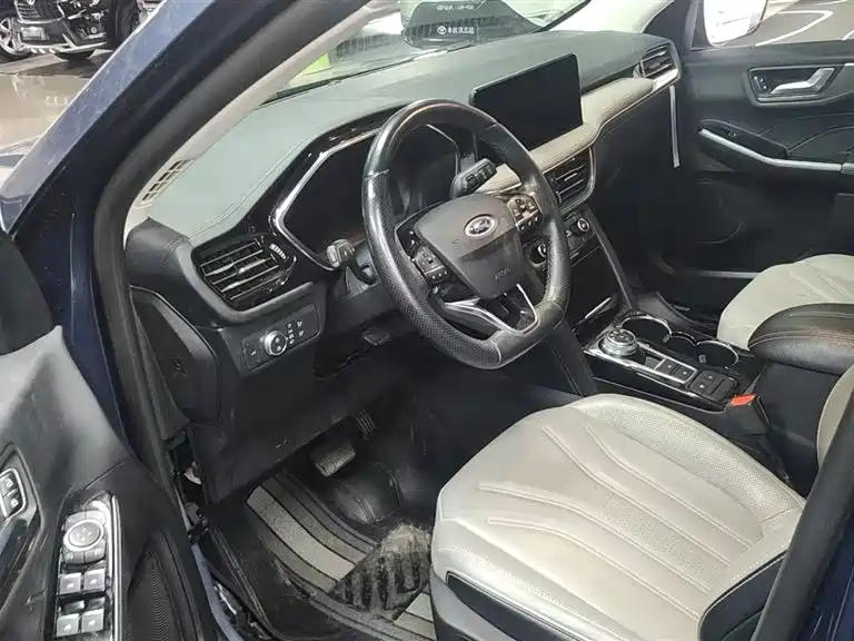 Ford Escape 2020 EcoBoost 245 Titanium AWD