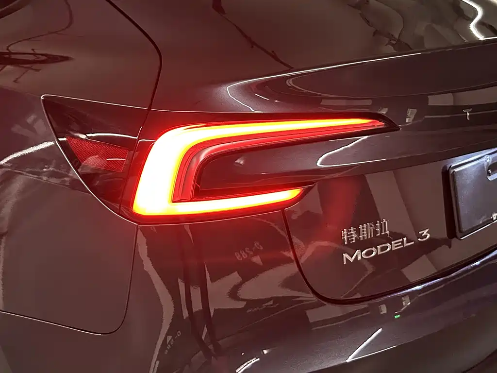 Model 3 2025 Rear-Wheel Drive