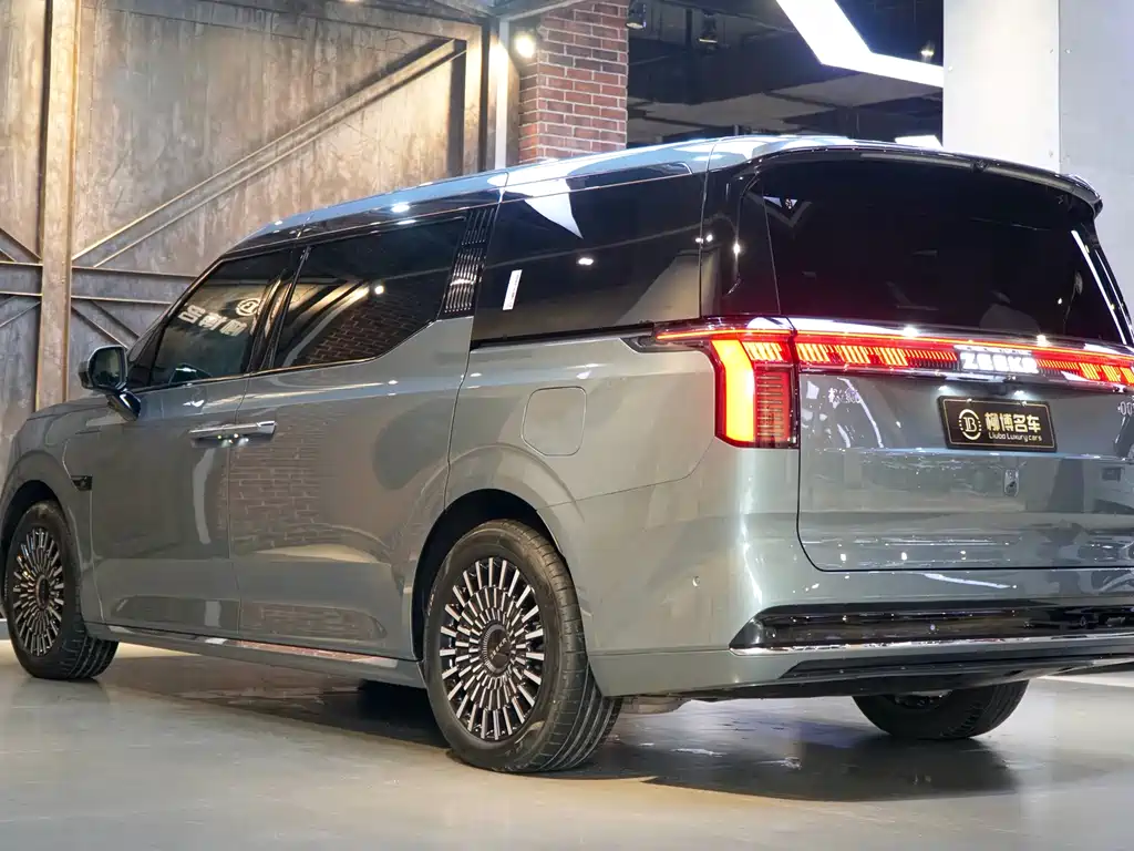 Zeekr 009 2024 Six-Seat Executive Edition AWD 108kWh