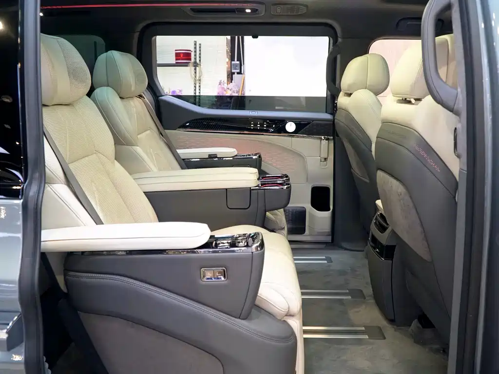Zeekr 009 2024 Six-Seat Executive Edition AWD 108kWh