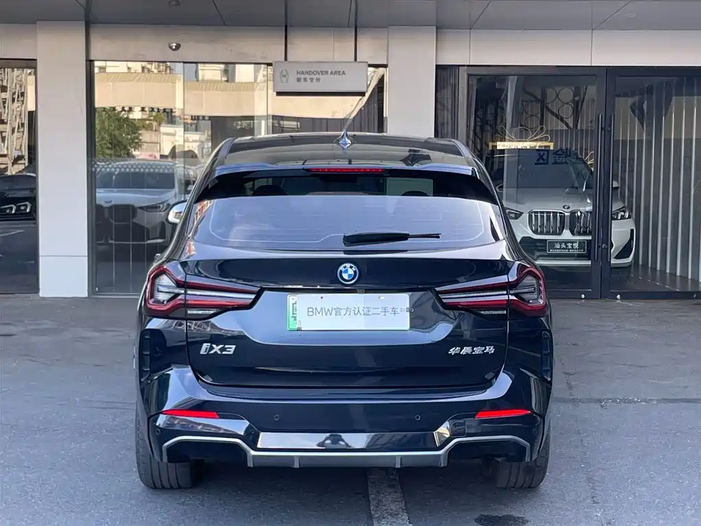 BMW iX3 2023 Leading Edition