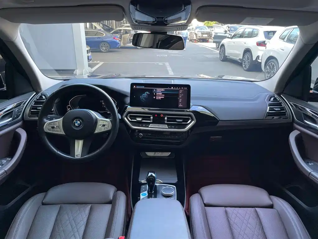 BMW iX3 2023 Leading Edition